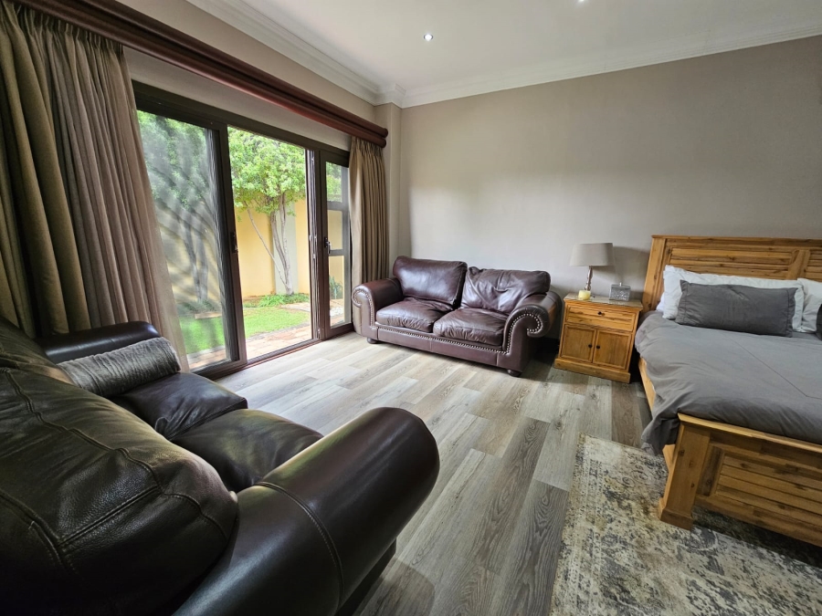 5 Bedroom Property for Sale in Jim Fouchepark Free State